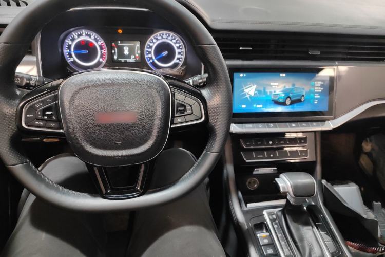 Used Sinotruk VGV U70 2020 1.5T Automatic Smart Luxury 7-Seater Center Console