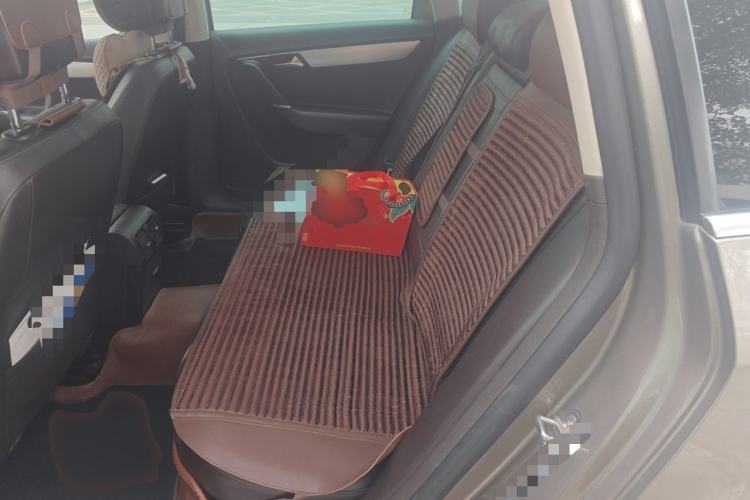 Used Volkswagen Magotan 2012 Travel Edition 2.0 TSI 4x4 Comfort Version Left Rear Seat