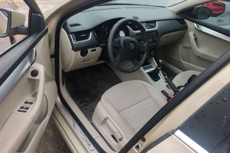 Used Skoda Octavia 2015 1.6L Manual Yijie Edition Driver Seat