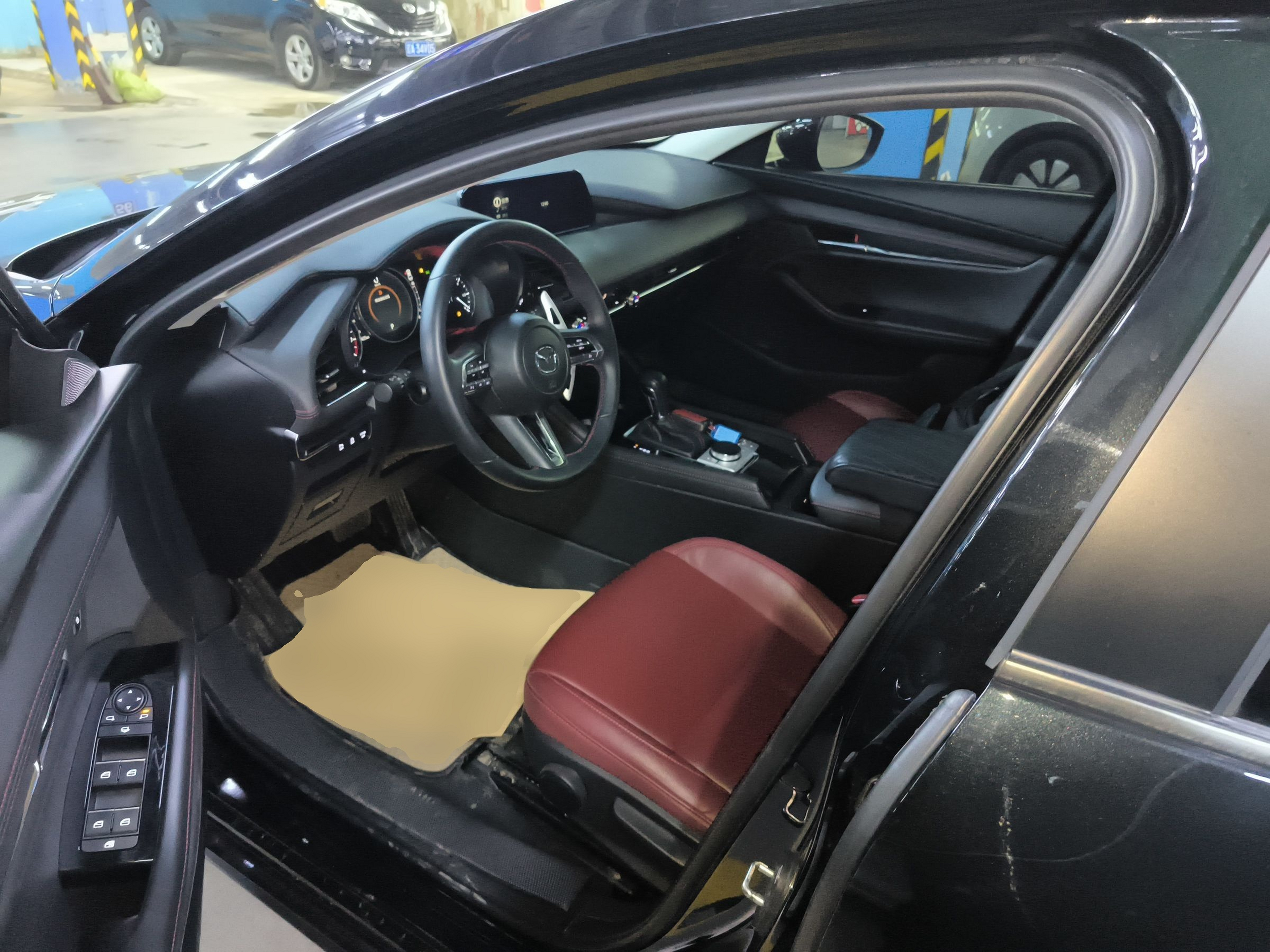 Переднее сиденье в автомобиле