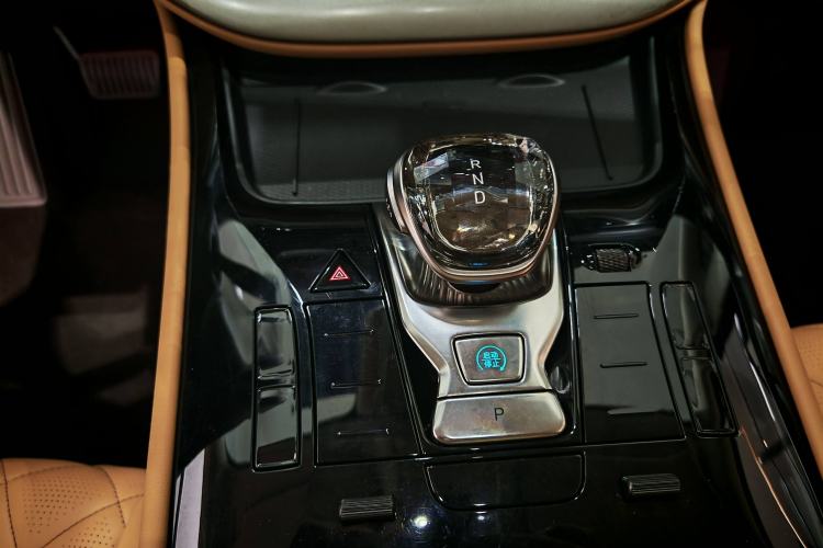 Used Denza D9 2024 DM-i 980 Four-Wheel Drive Prestige Model
