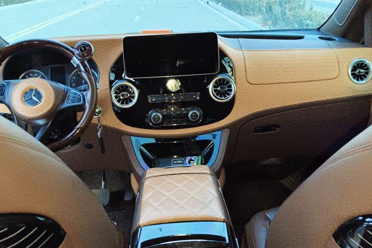 Used Mercedes-Benz Vito 2023 2.0T Business Version 7 Seats Interior 2