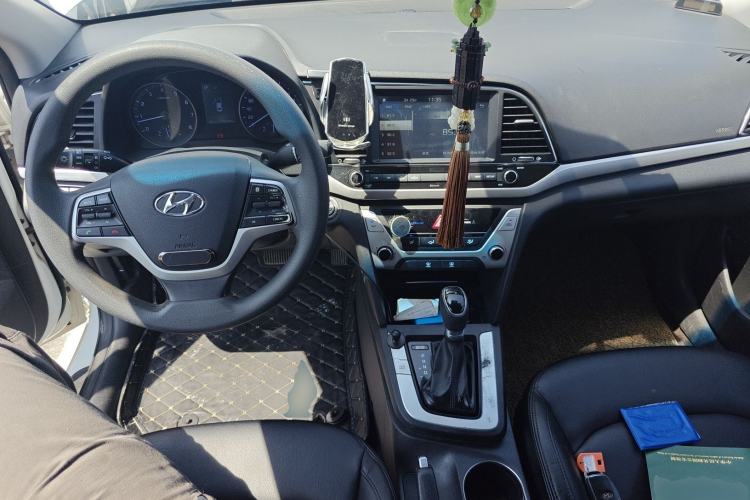 Used Hyundai Elantra (6th Generation / Lingdong) 2016 1.6L Automatic ZhiXuan – Elite Version Center Console