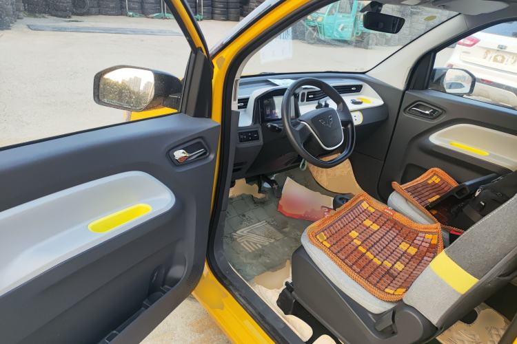 Used Wuling Hongguang MINIEV 2021 Macaron Premium Model – Lithium Iron Phosphate Driver Seat