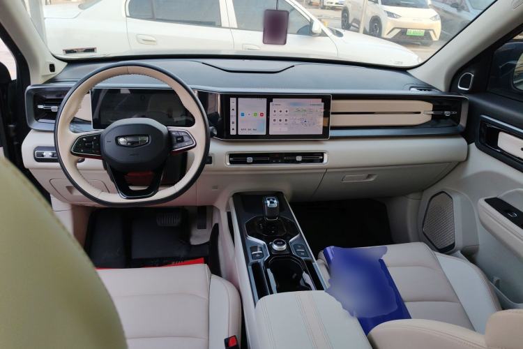 Used Geely Auto icon 2025 Linglong 1.5TD Jinxi Edition Center Console