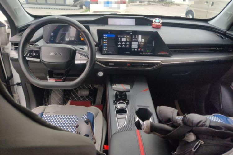 Used CHANGAN OSHAN Z6 2022 Blue Whale 1.5T DCT Smart Edition Center Console