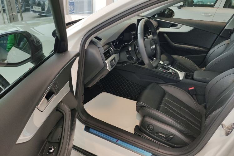 Used Audi A4L 2022 40 TFSI Luxury Dynamic Model