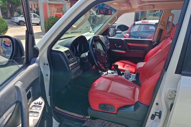 Used Mitsubishi Pajero (Import) 2018 3.0L Automatic Standard Edition
