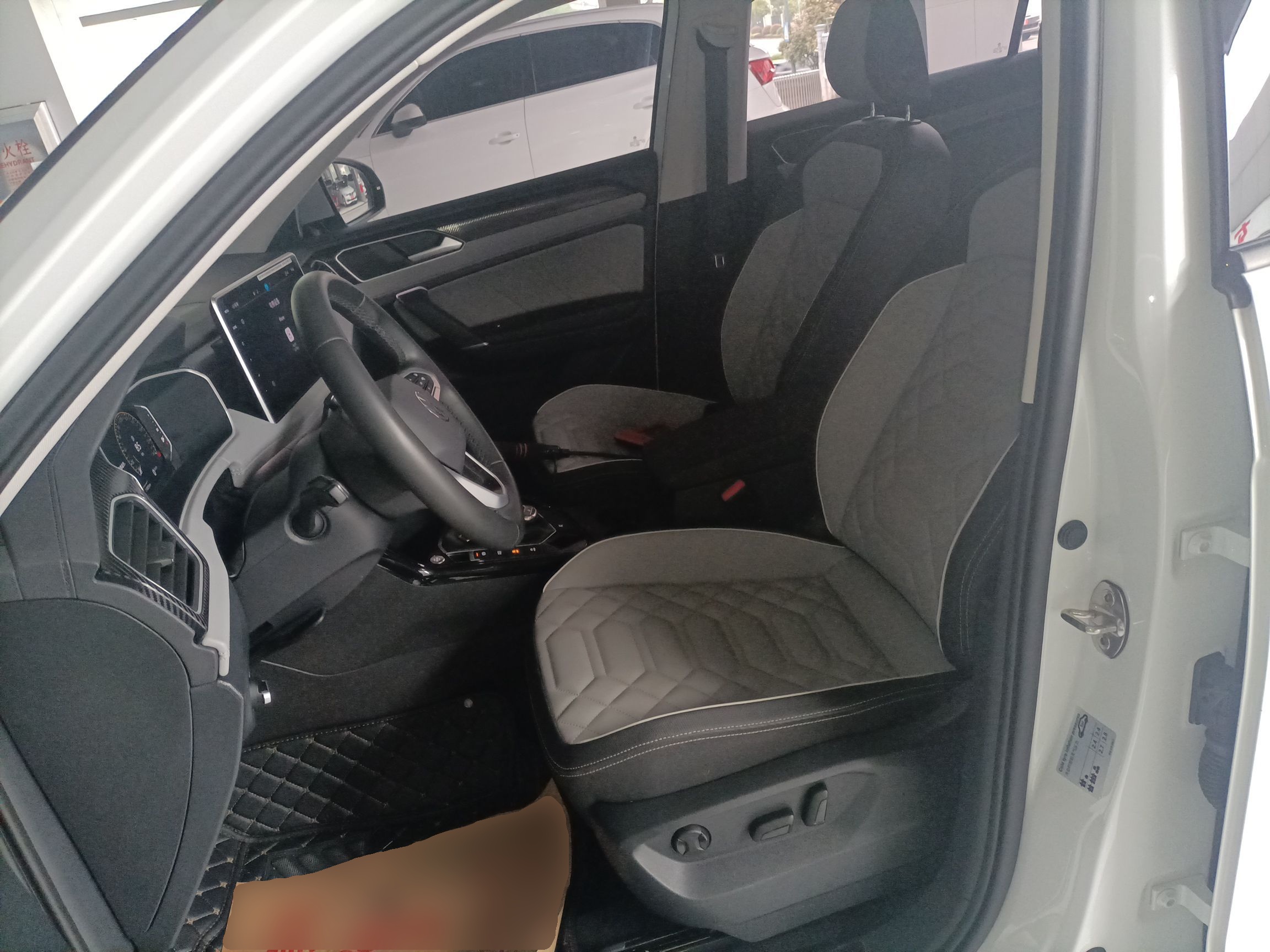 Переднее сиденье в автомобиле