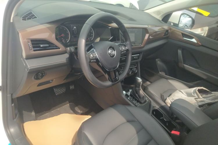 Used Volkswagen Tharu 2019 280TSI Two-Wheel Drive Luxury Version China VI Standard Center Console