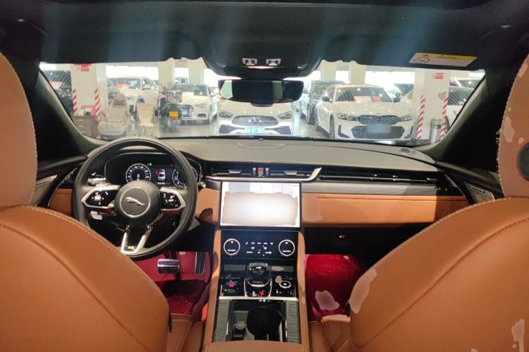 Used Jaguar XFL 2025 Model—2.0T P300, Four-Wheel Drive, 90th Anniversary Collector’s Edition Center Console