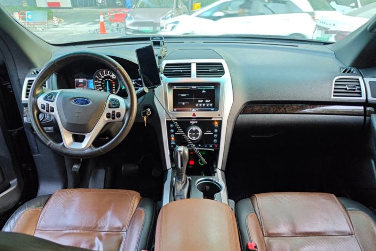 Used Ford Explorer 2013 3.5L Deluxe Model
