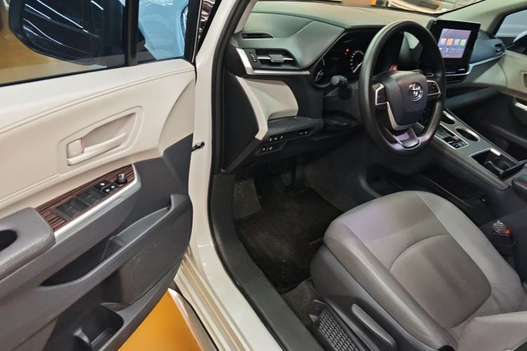 Used Toyota Granvia 2023 2.5L Hybrid Comfort Edition
