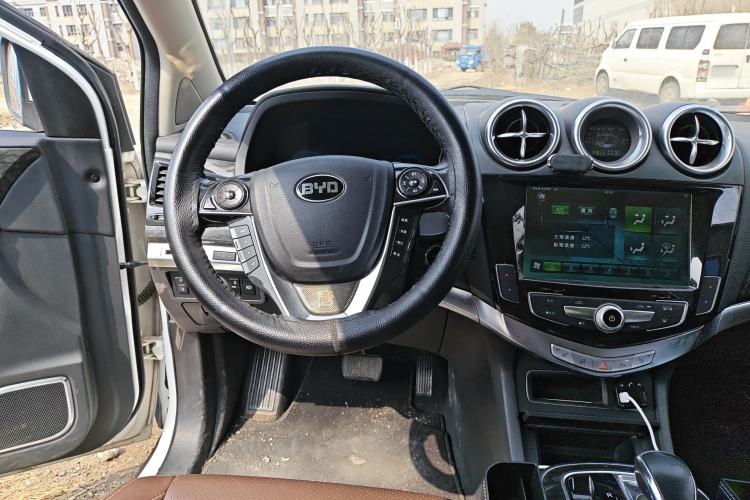 Used BYD Tang New Energy 2015 2.0T Four-Wheel-Drive Flagship Model