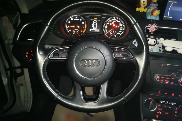 Used Audi Q3 2016 30 TFSI Fashion Model Steering Wheel