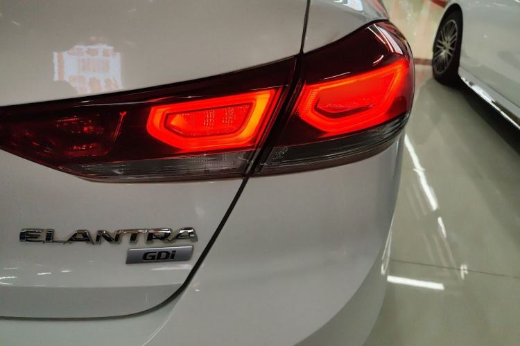 Used Hyundai Elantra (6th Generation / Lingdong) 2016 1.6L Automatic ZhiXuan · Luxury Version Right Rear Taillight