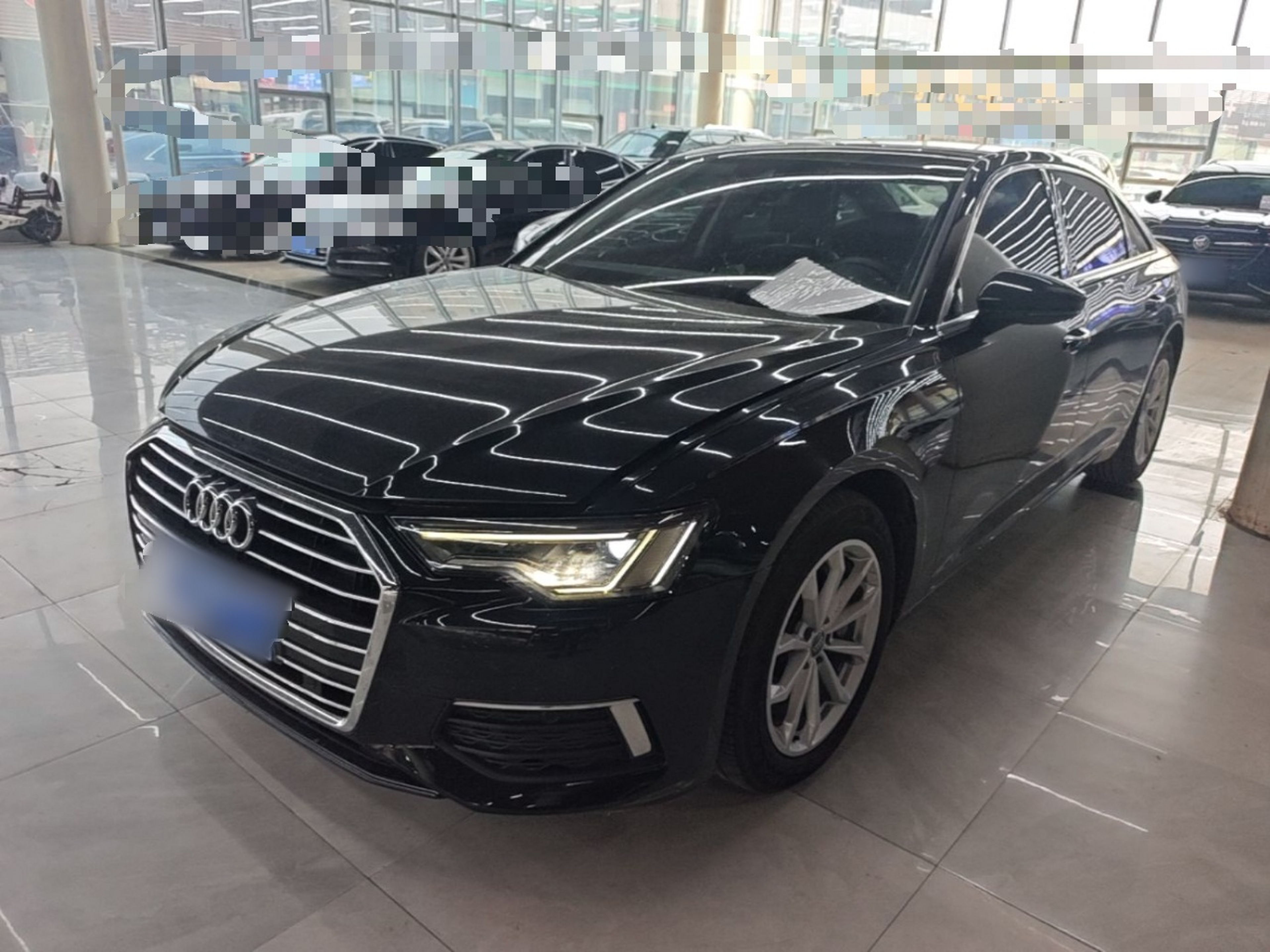 Unter der Vorderseite des Autos