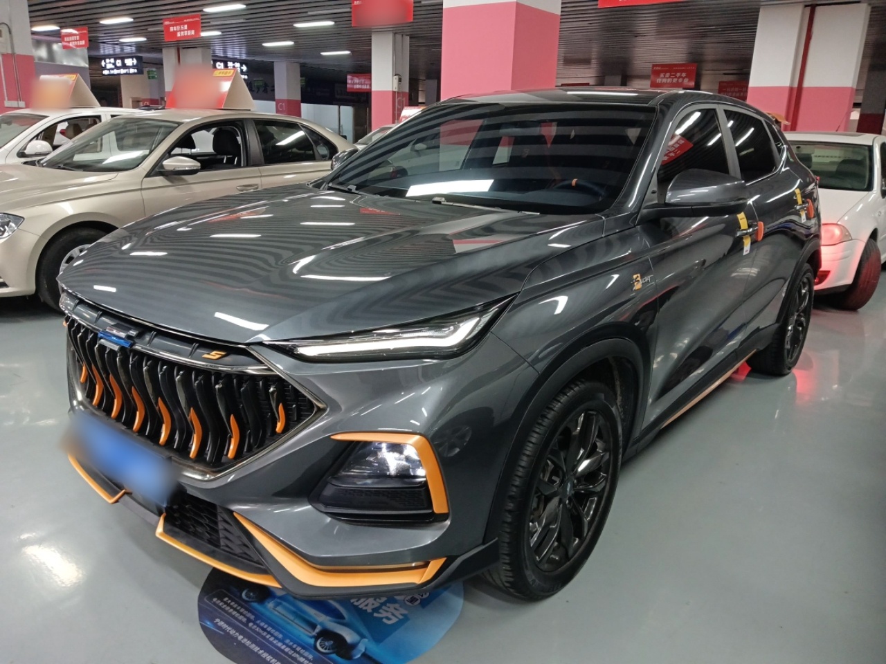 Под передней частью автомобиля