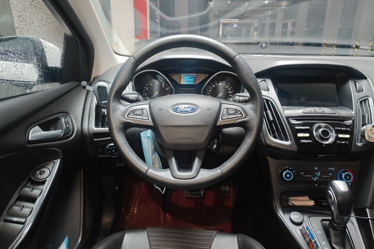 Used Ford Focus 2018 Sedan Classic 1.6L Automatic Trendy SmartDrive Edition Steering Wheel