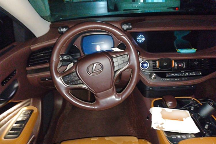 Used Lexus LS 2018 500h Excellence Edition China VI standard Steering Wheel