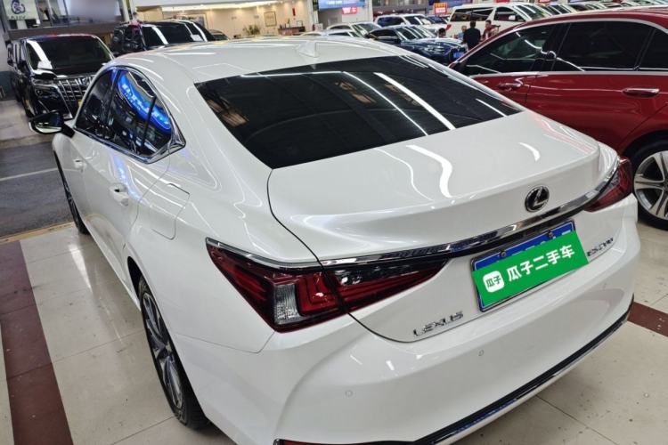 Used Lexus ES 2022 200 Excellence Edition
