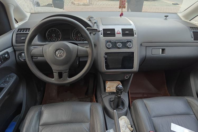 Used Volkswagen Touran 2013 1.4T Manual Comfort Edition 5-Seater Center Console