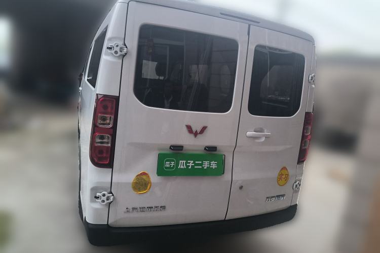 Used Wuling Yangguang 2024 300KM Comfort Version Passenger Van 75kW