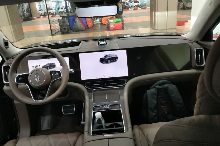 Used Hima AITO M9 2025 Extended-Range Ultra Version 52 kWh 5-Seater Edition Center Console