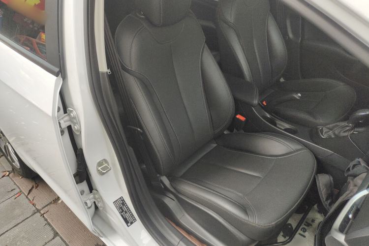 Used Buick GT 2021 1.3T Automatic Mild Hybrid Elite Version Right Front Seat