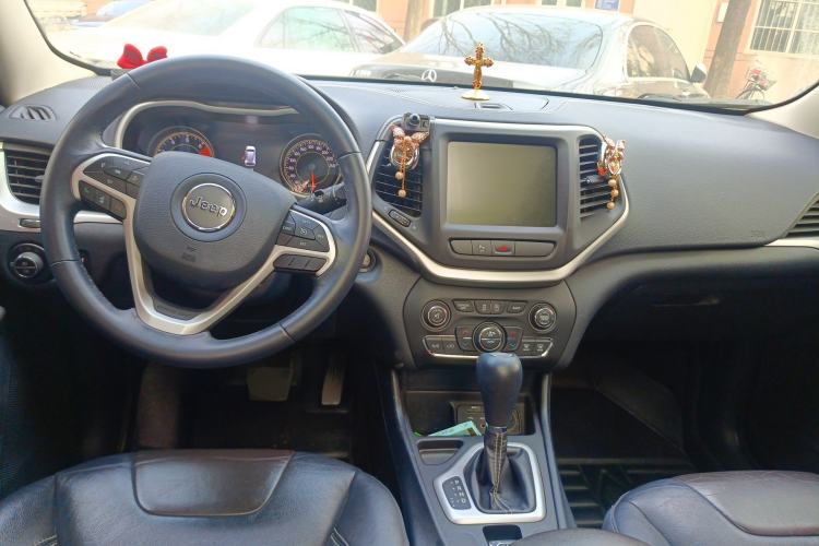 Used Jeep Cherokee 2017 2.0L Superior Edition