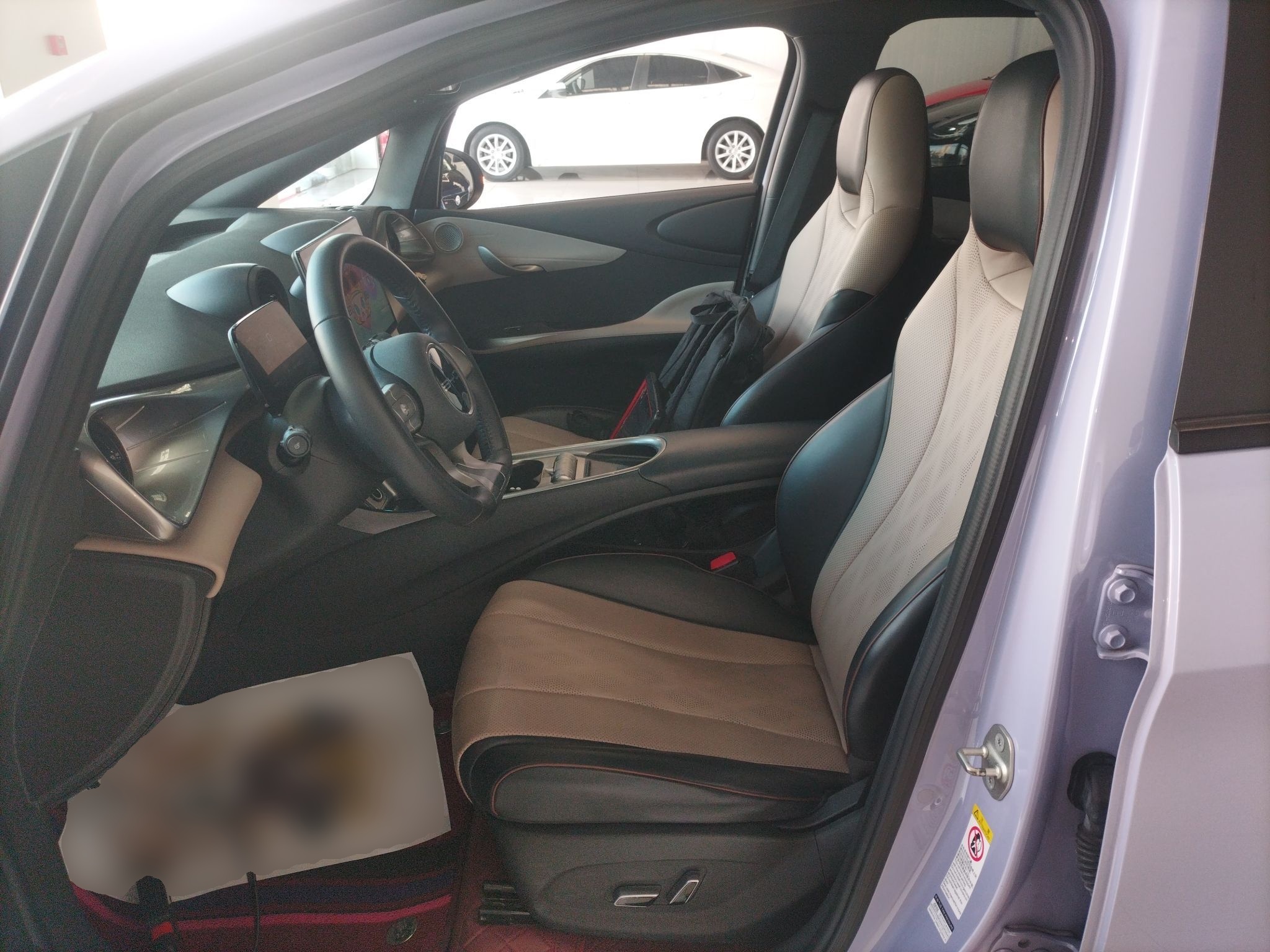 Переднее сиденье в автомобиле