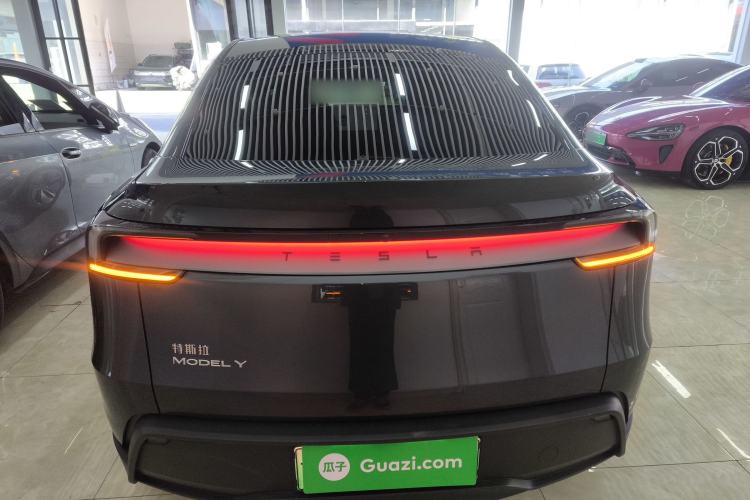 Used Tesla Model Y 2025 Rear-Wheel-Drive Version
