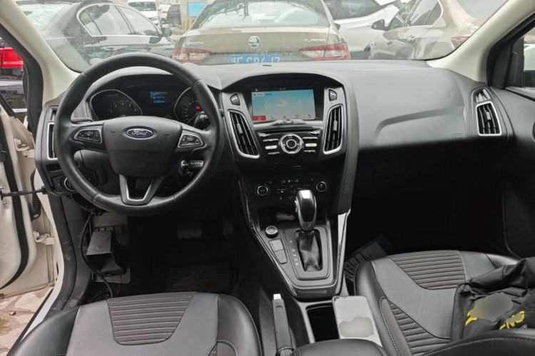 Used Ford Focus 2017 Hatchback EcoBoost 125 Automatic - Ultra-Powerful Style Edition with Smart Drive Features Center Console