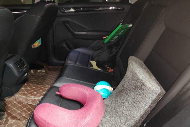 Used Volkswagen T-ROC 2018 280TSI DSG Two-Wheel-Drive Comfort Version China V Standard Left Rear Seat