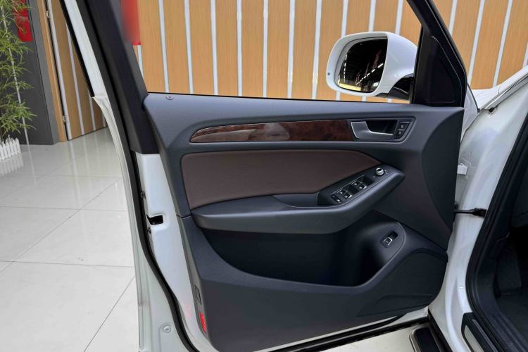 Used Audi Q5 2016 40 TFSI Technology Edition Interior 11