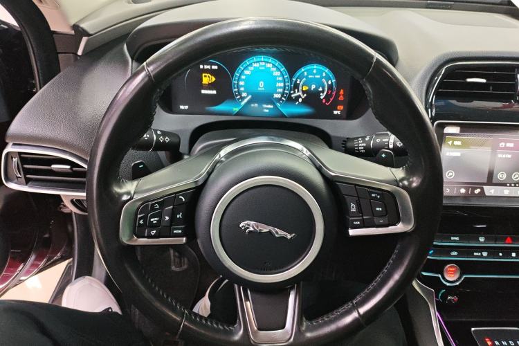 Used Jaguar XEL 2019 2.0T 200 PS Deluxe Edition Steering Wheel