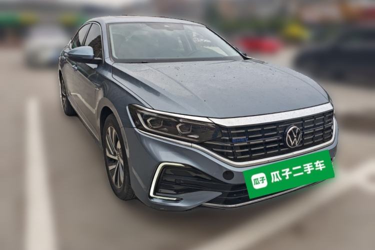 Used Volkswagen Passat New Energy 2022 430 PHEV Hybrid Luxury Edition Front Right 45 Deg