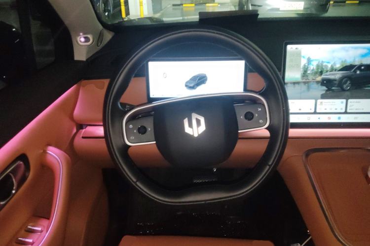 Used Leapmotor C16 2026 Extended-Range 280 LiDAR Zhizun Edition 6 Seats Steering Wheel