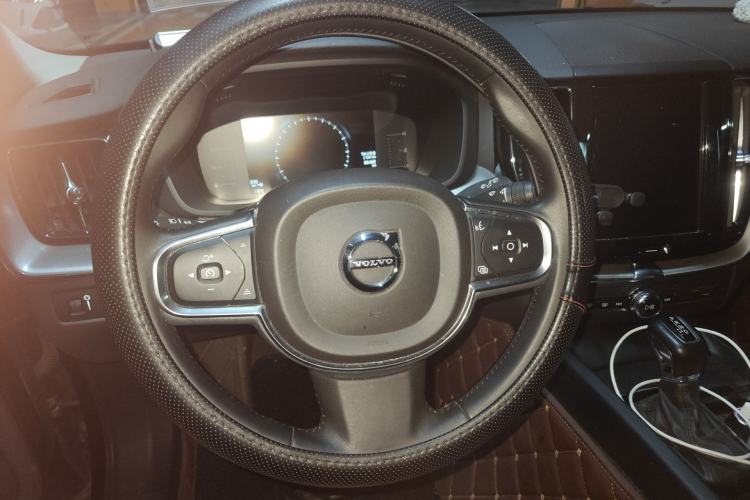 Used Volvo XC60 2019 T5 4x4 Smart Edition China VI Standard