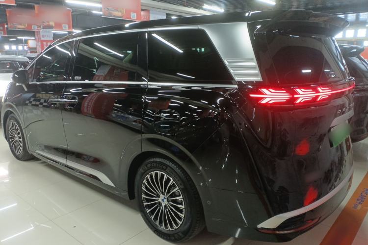 Used Denza D9 2024 DM-i 980 Four-Wheel Drive Flagship Model
