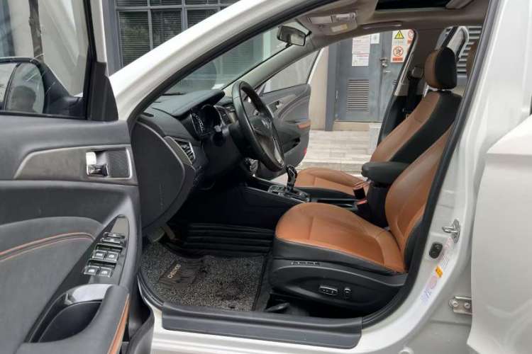 Used CHANGAN Eado New Energy 2018 1.0T PHEV Navigation Model Interior 3