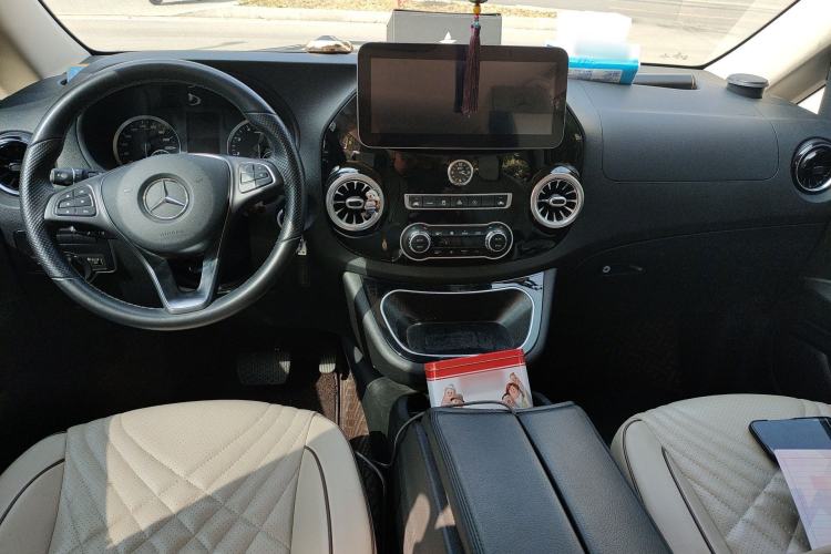 Used Mercedes-Benz Vito 2021 2.0T Business Version 7 Seats Center Console