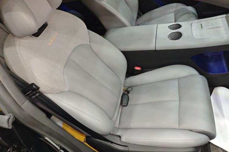 Used Nissan N7 2025 625 Max Right Front Seat