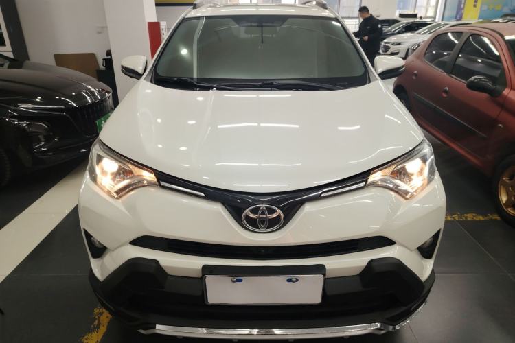 Used Toyota RAV4 2016 2.0L CVT Two-Wheel Drive Fashion Edition China V Standard Front