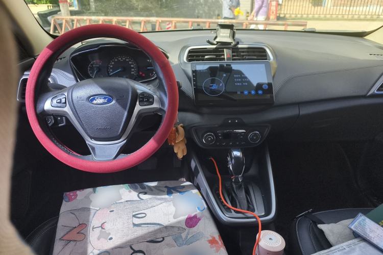 Used Ford Escort 2015 1.5L Automatic Fashion Model Center Console