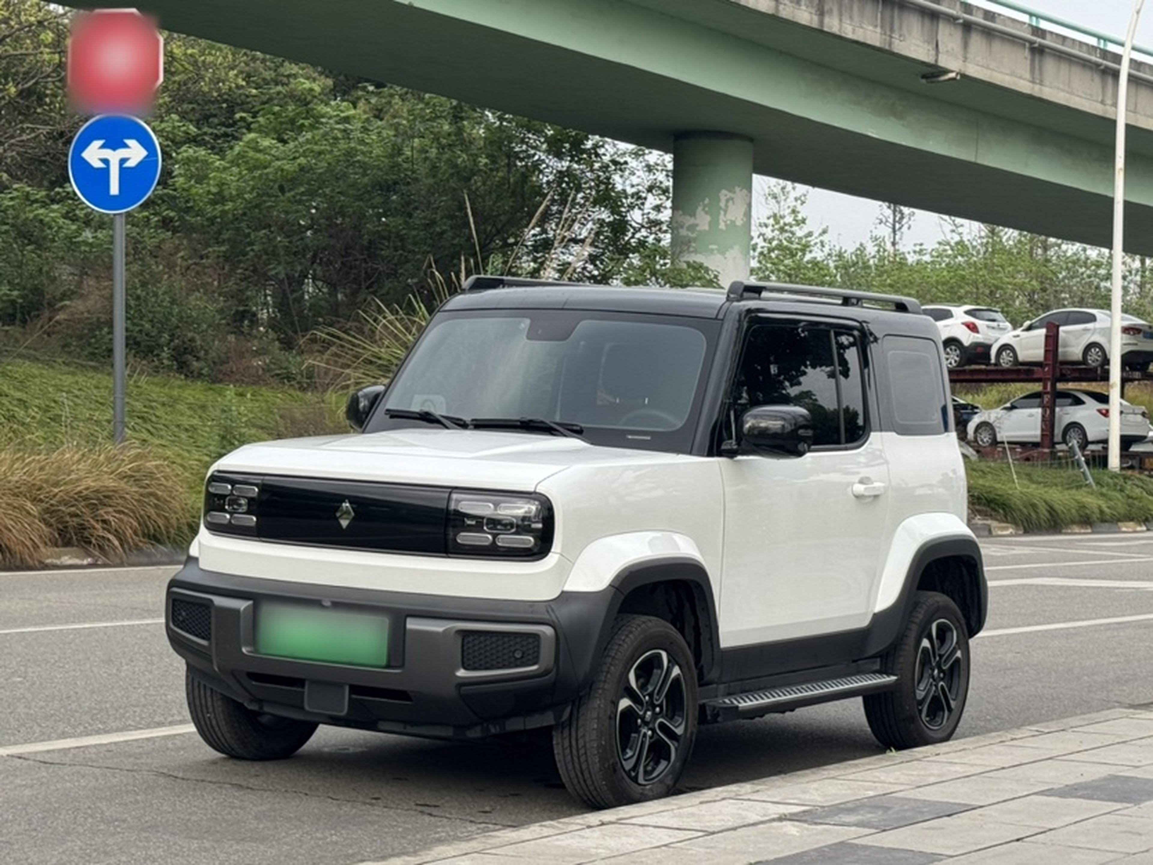 Под передней частью автомобиля