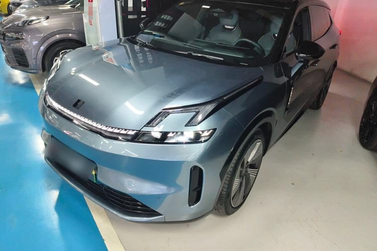 Used Lynk & Co 08 EM-P 2025 220 km All-Wheel-Drive Performance Halo