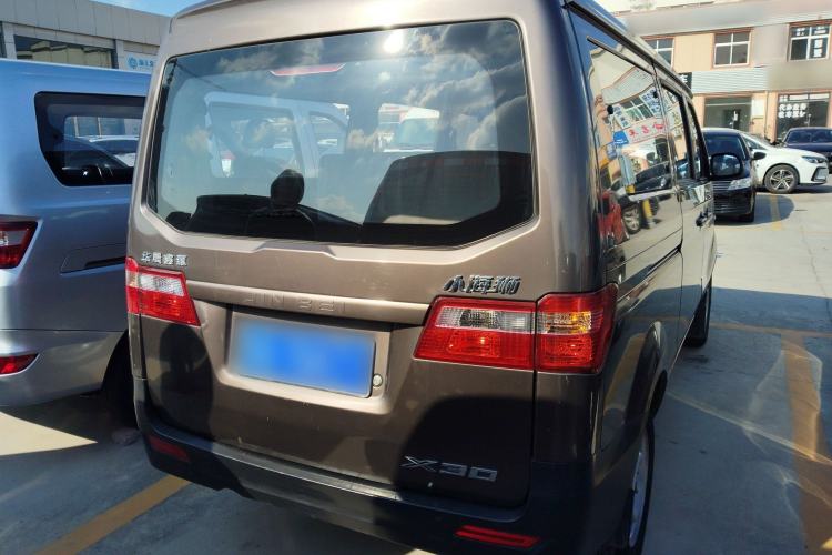 Used Jinbei Hiace X30 2023 1.5L Super-Comfortable Passenger Van 5/6/7-Seater Non-Air-Conditioned Version Model SWC15M
