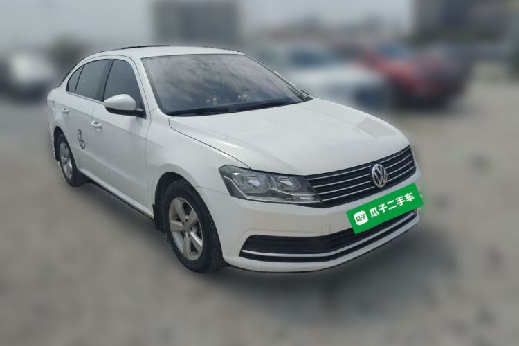 Used Volkswagen Lavida 2015 1.6L Manual Fashion Edition Front Right 45 Deg