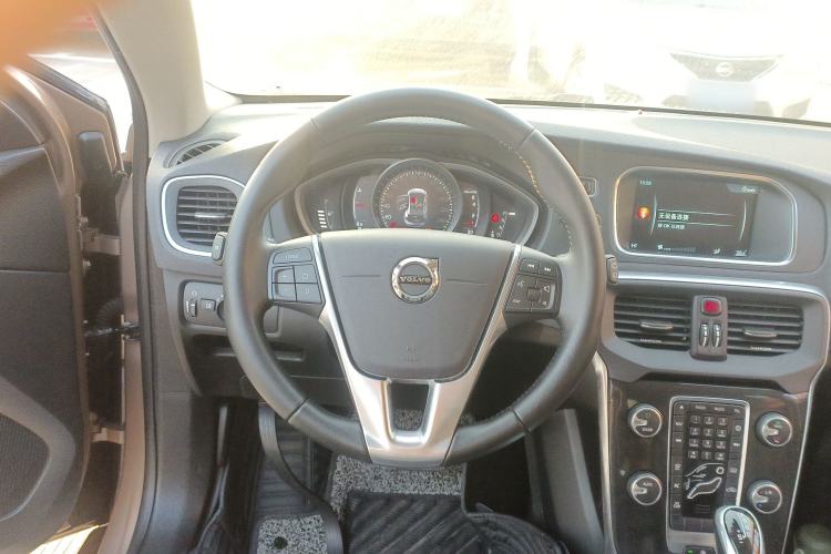 Used Volvo V40 2017 T3 Zhiyi Edition